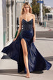 Vestido evasé con abertura y apliques de tafetán sin tirantes de Ladivine CM369
