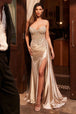 Vestido de satén con pedrería y abertura, sin mangas, de Ladivine CM377