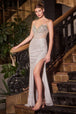 Vestido con brillo, escote en V, pedrería y abertura de Ladivine J4305