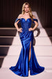 Vestido sin hombros con apliques y abertura de Ladivine KV1121