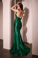 Vestido de satén con pedrería, ajustado, con escote halter y abertura, de Ladivine SF117