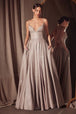 Vestido Prom Largo con Espalda de Tirantes y Brillos - Ladivine T214