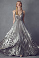 Vestido largo plisado metalizado con cuello en V by Juliet 226