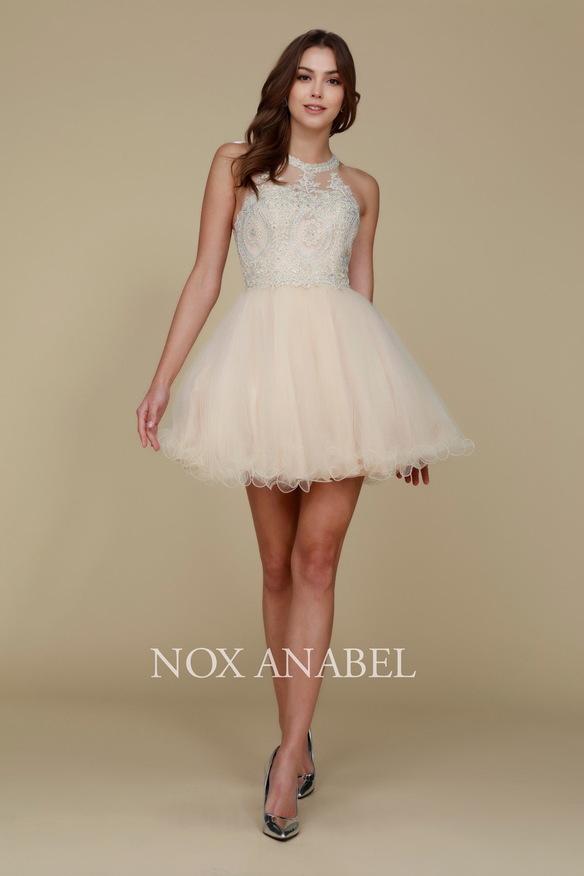 Vestido corto de tul con corpiño bordado de Nox Anabel B652