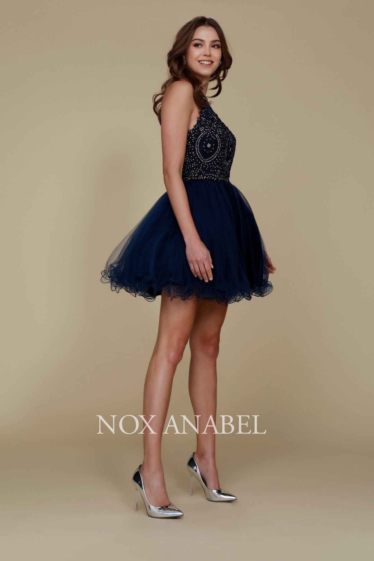 Vestido corto de tul con corpiño bordado de Nox Anabel B652