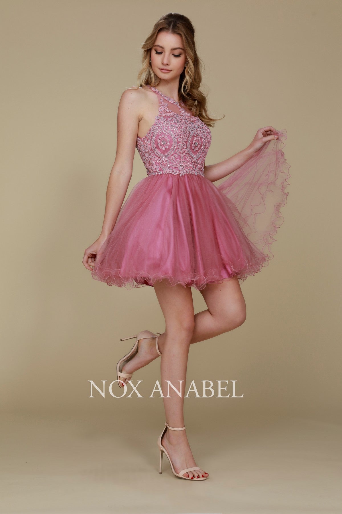 Vestido corto de tul con corpiño bordado de Nox Anabel B652