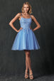 Vestido corto sin mangas con apliques florales de Juliet 860