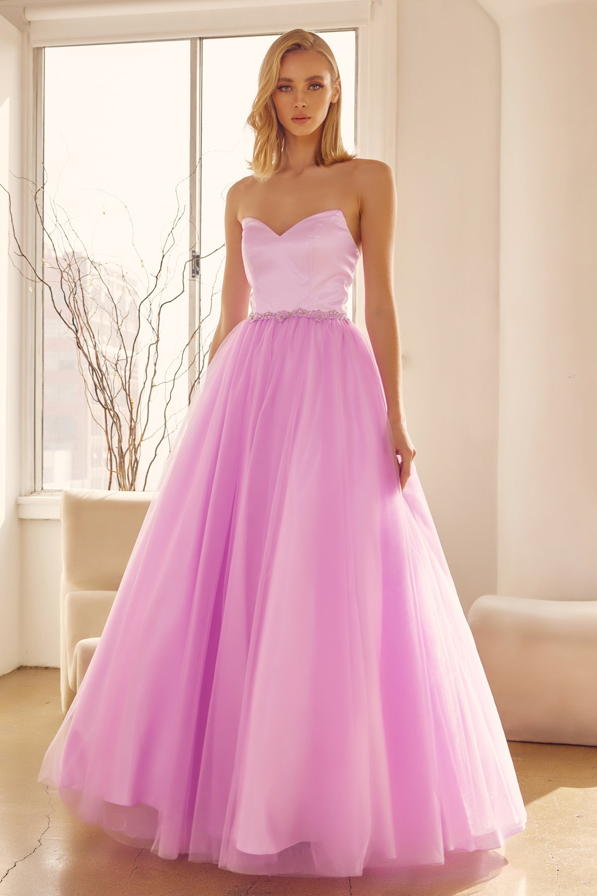 Vestido de tul sin tirantes con espalda de encaje de Juliet 265