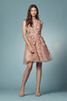Vestido Corto Aplique Floral 3D de Nox Anabel R708