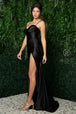 Vestido de raso con corpiño de pedrería de Nox Anabel E1044