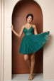 Vestido Corto Cuello en V Aplique de Nox Anabel T743