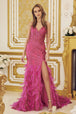 Vestido entallado de plumas con estampado de purpurina de Nox Anabel C1119