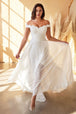 Vestido de novia con hombros descubiertos de encaje de Ladivine 7258W