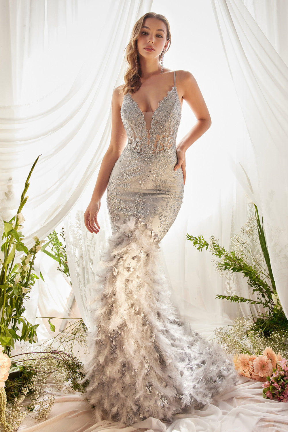Vestido de novia de plumas de sirena con decoraciones – Boutique Maria Regna