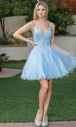 Vestido de cóctel con escote en V y transparencias laterales Dancing Queen 3314
