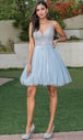 Vestido de cóctel con escote en V y transparencias laterales Dancing Queen 3314