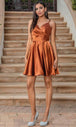 Vestido de cóctel con cuello en V y pliegues Dancing Queen 3320
