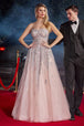 Vestido sin tirantes de tul en capas de Ladivine J852