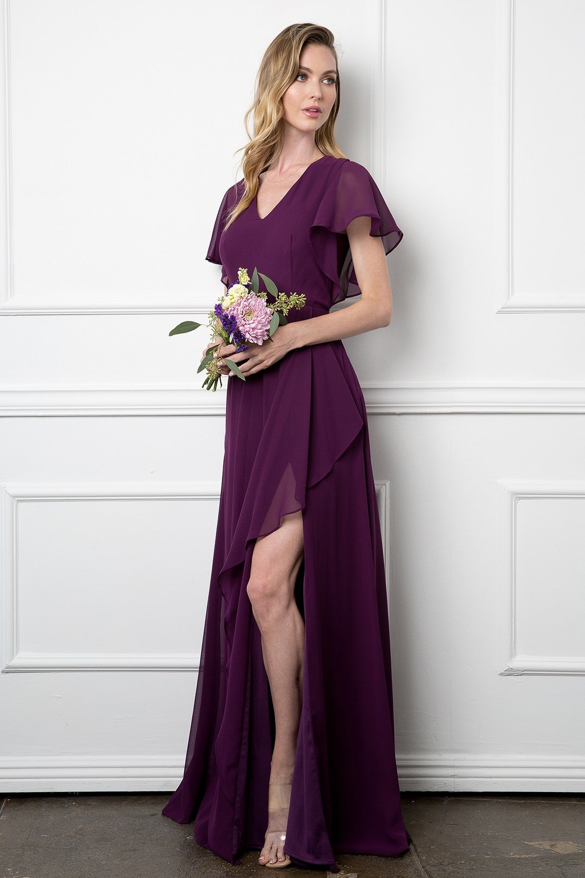 Vestido de gasa con escote en pico y manga alada, detalles de volantes, abertura frontal y bolsillos EVA 3442